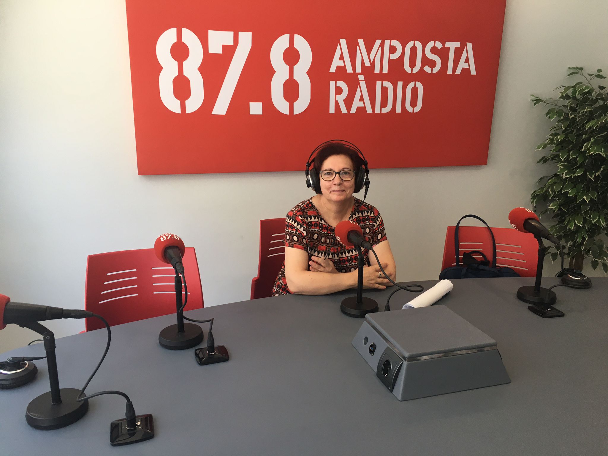 Entrevista a Carme Queralt: Exposició Fil, agulla i... paper, al Museu Terres de l’Ebre